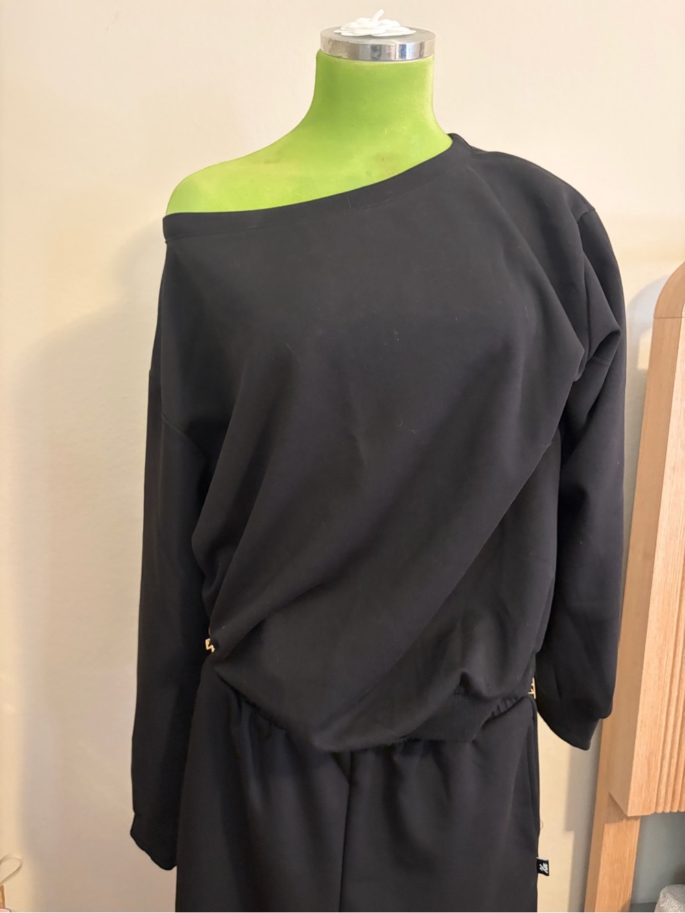 Women’s Black Off-the-Shoulder Sweater & Sweatpants